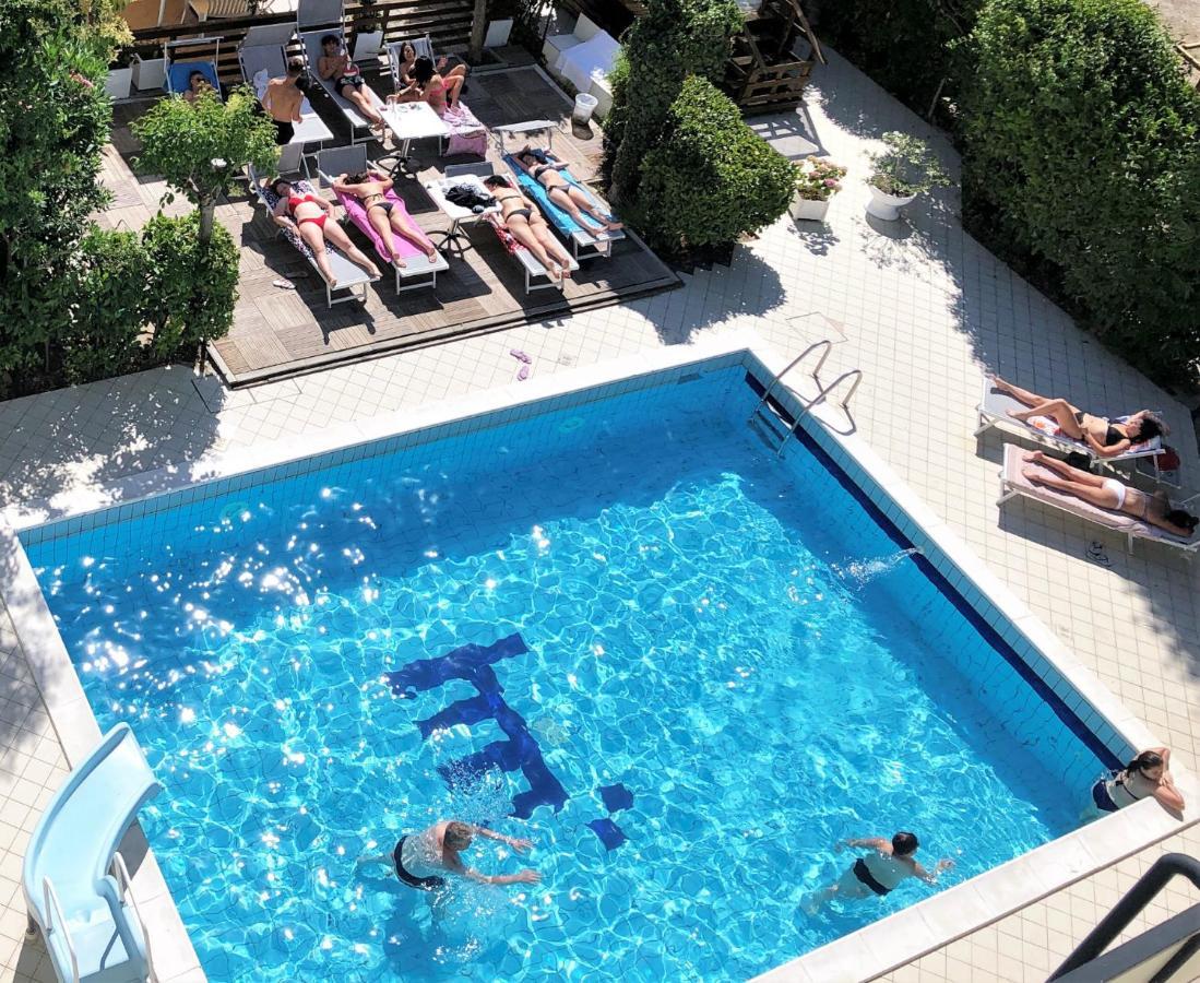 Hotel Marzia Con Piscina ริชโชเน ภายนอก รูปภาพ