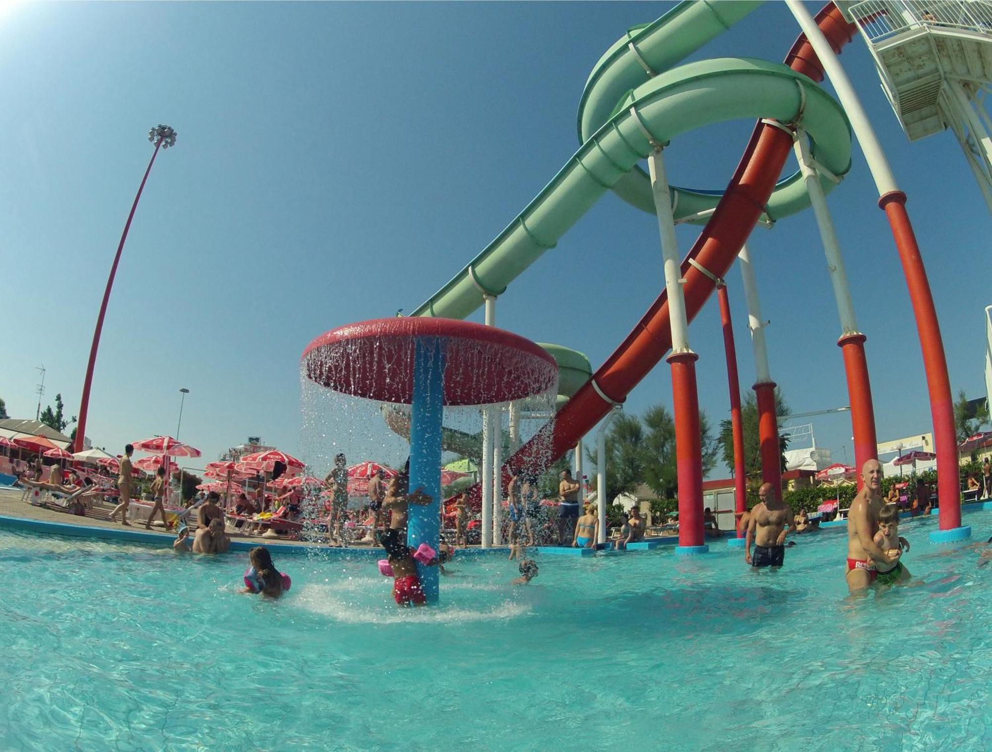 Hotel Marzia Con Piscina ริชโชเน ภายนอก รูปภาพ