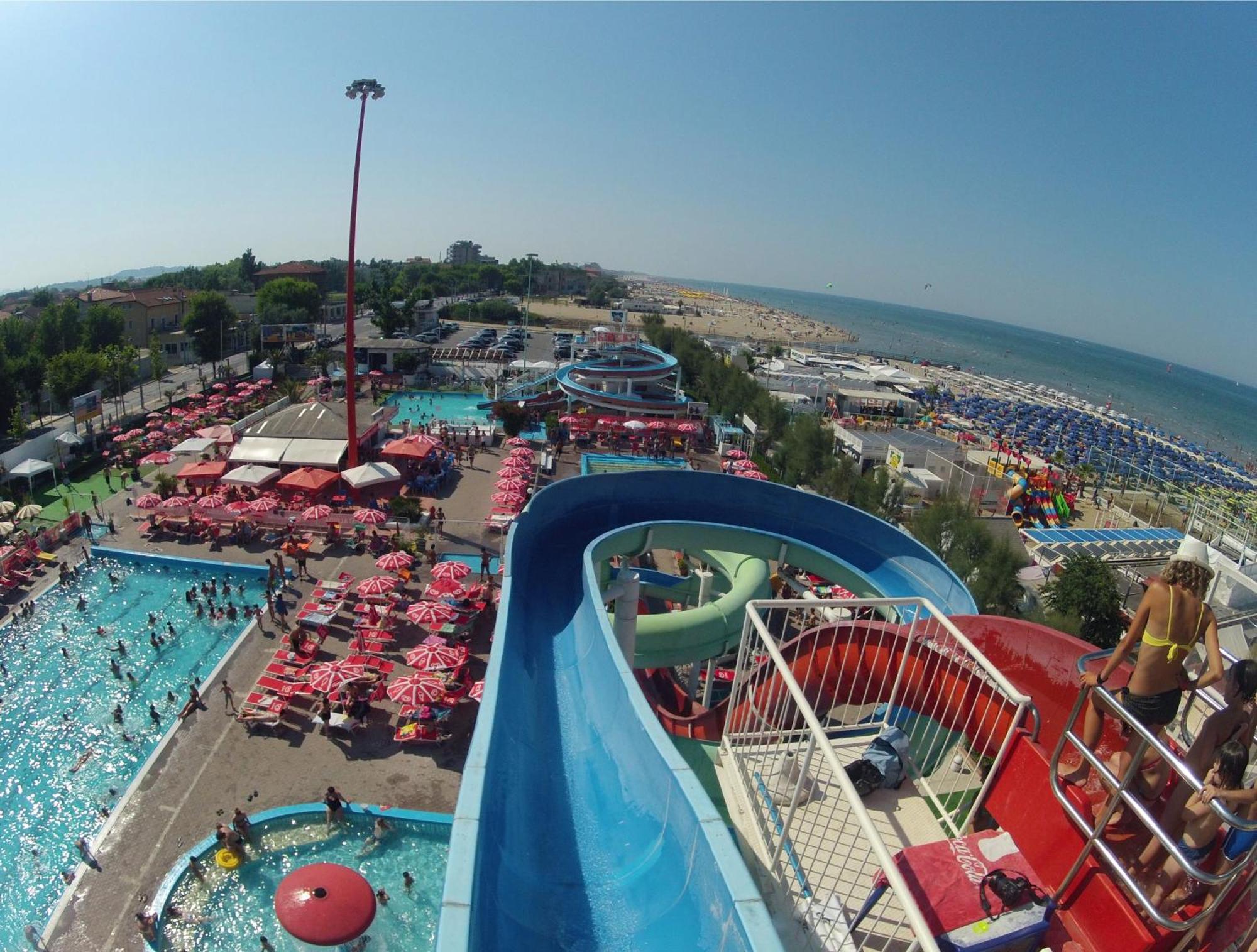 Hotel Marzia Con Piscina ริชโชเน ภายนอก รูปภาพ