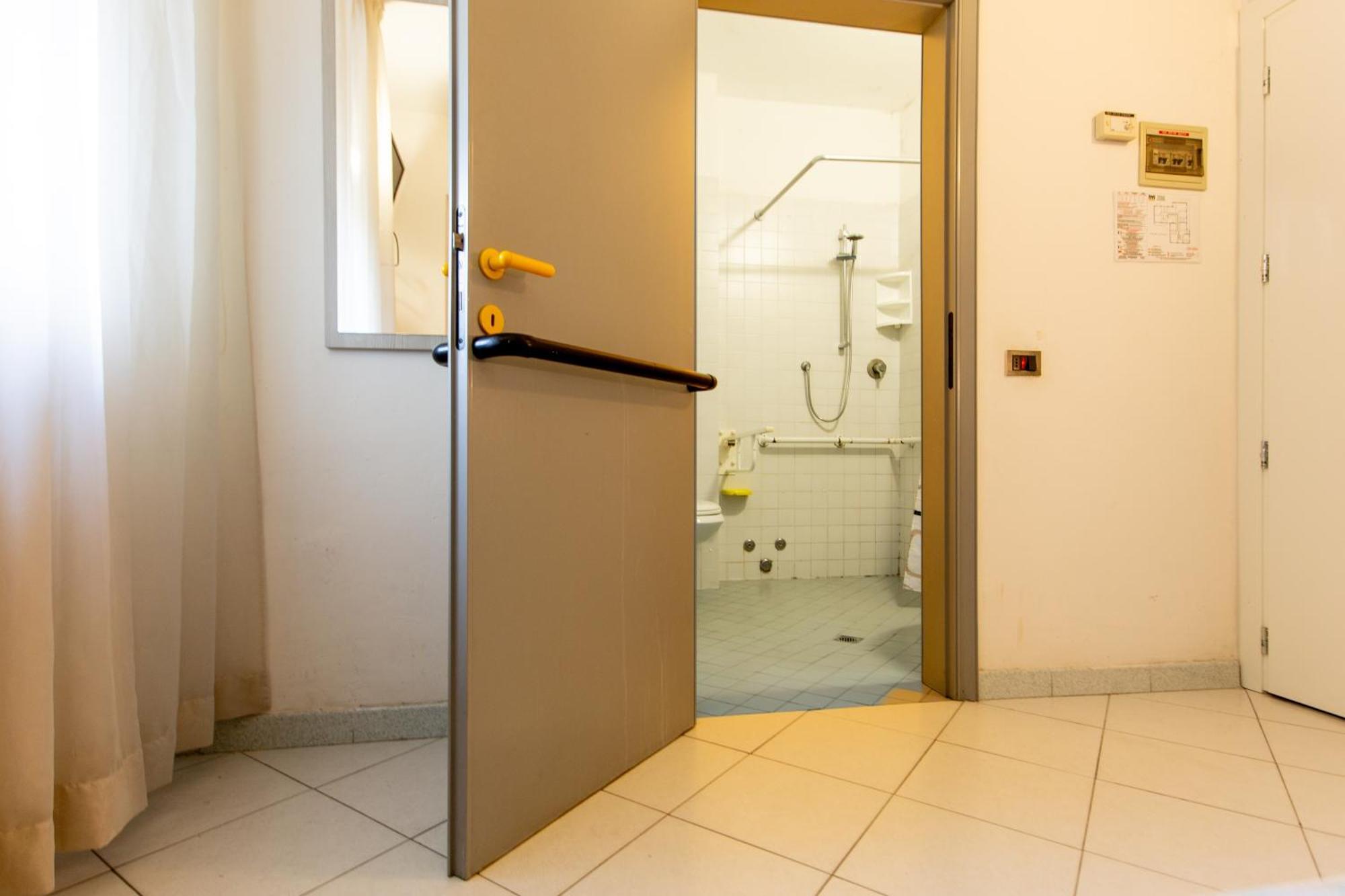 Hotel Marzia Con Piscina ริชโชเน ภายนอก รูปภาพ