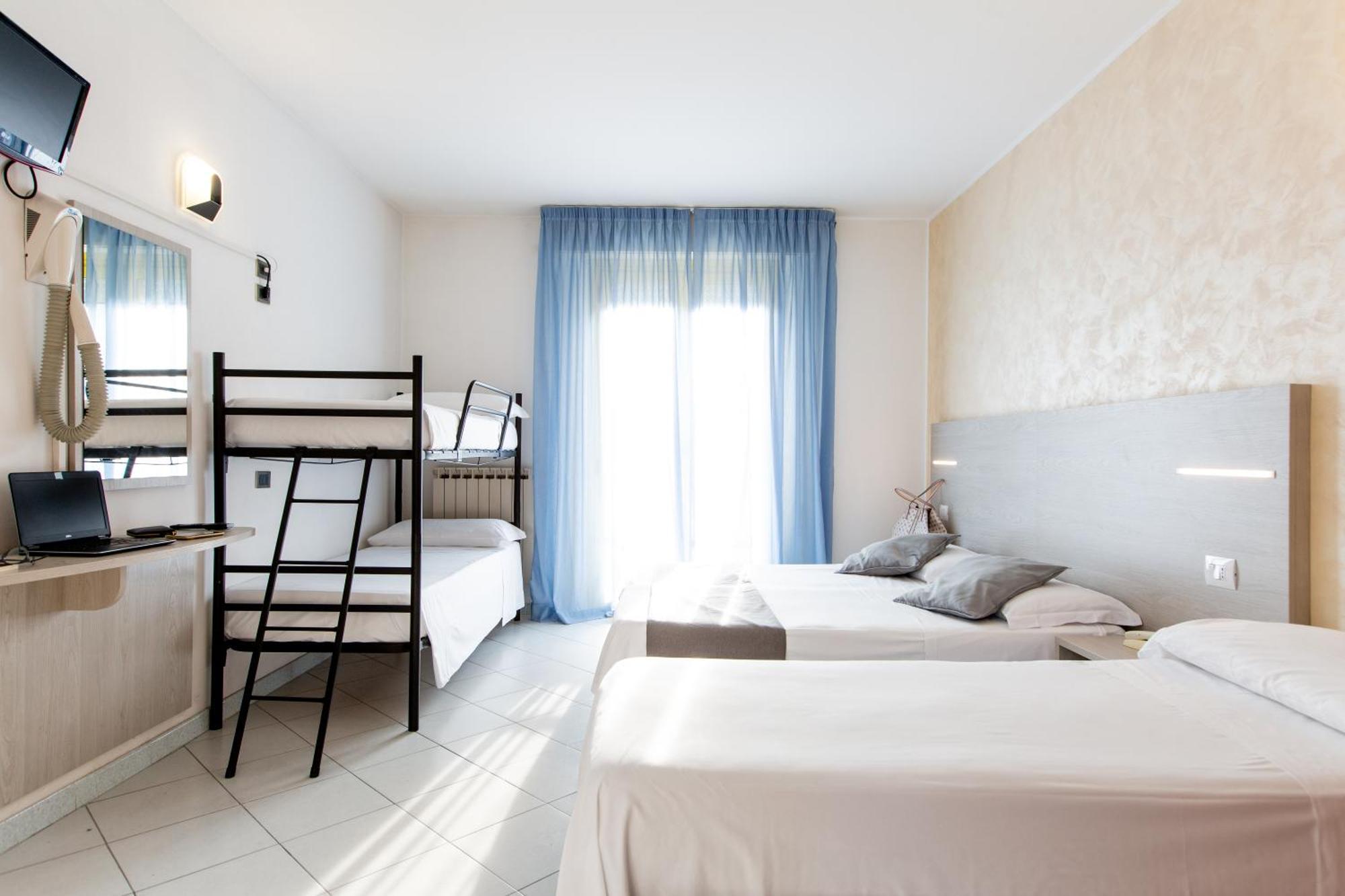 Hotel Marzia Con Piscina ริชโชเน ภายนอก รูปภาพ