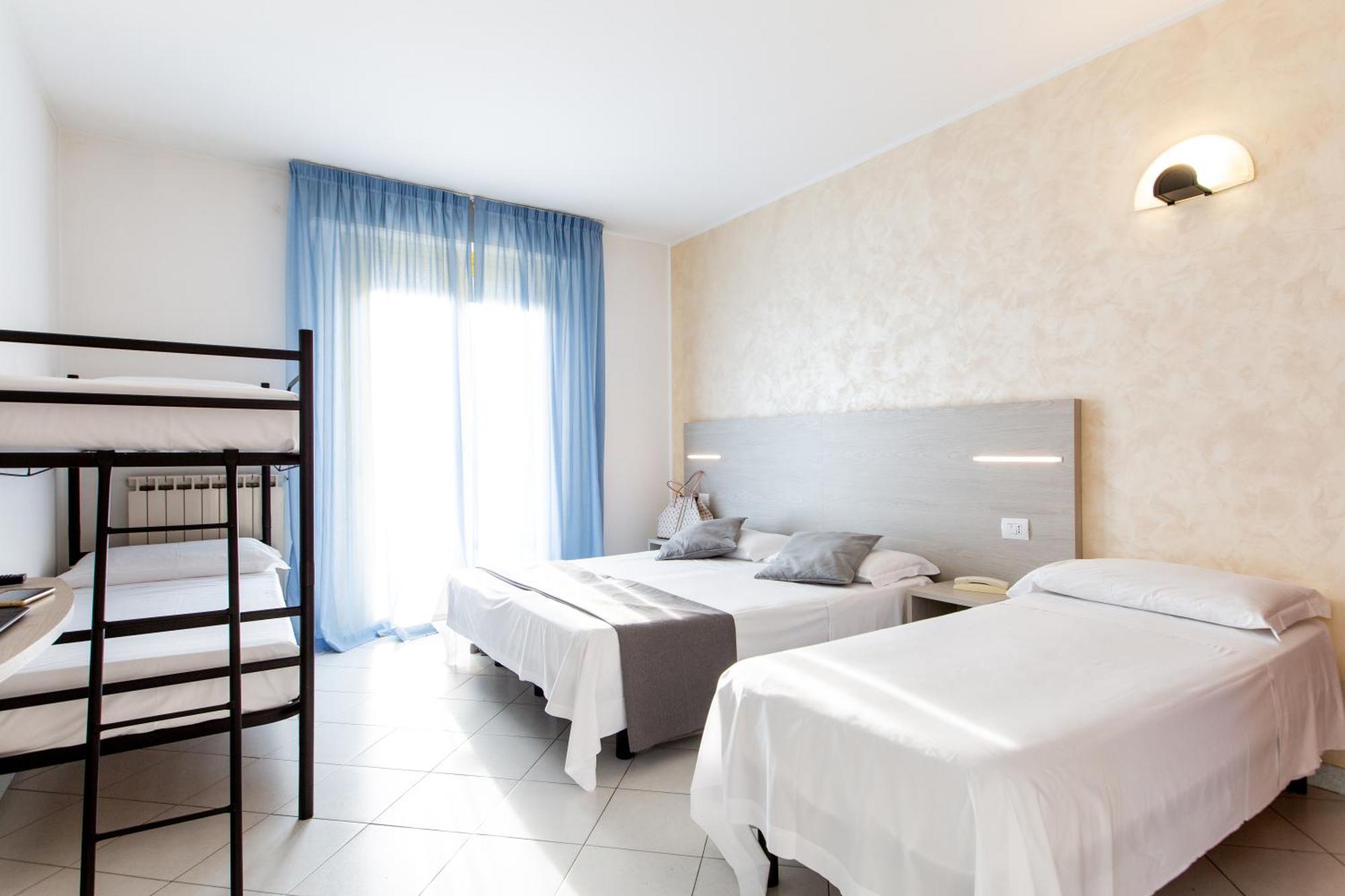Hotel Marzia Con Piscina ริชโชเน ภายนอก รูปภาพ
