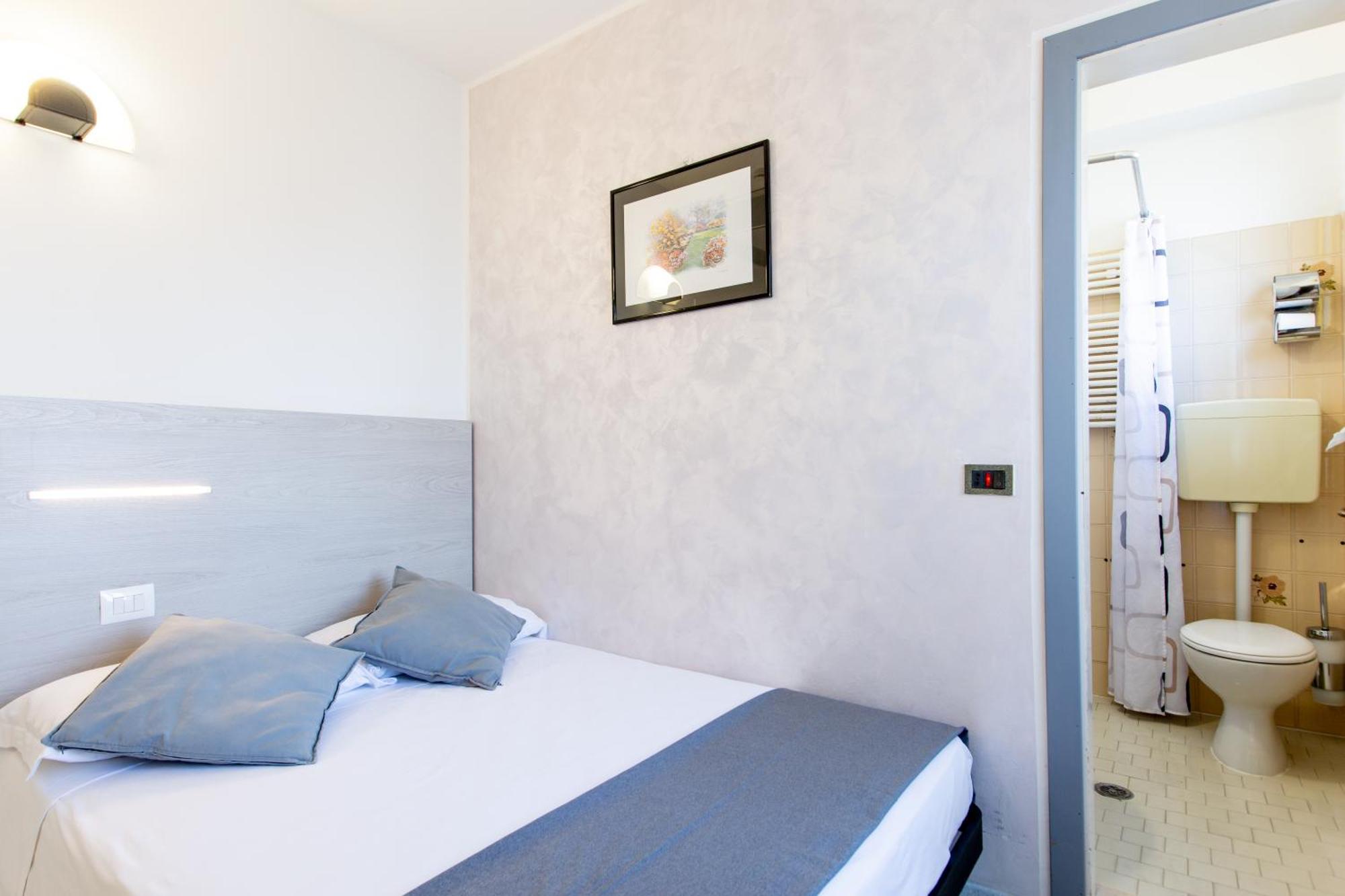 Hotel Marzia Con Piscina ริชโชเน ภายนอก รูปภาพ