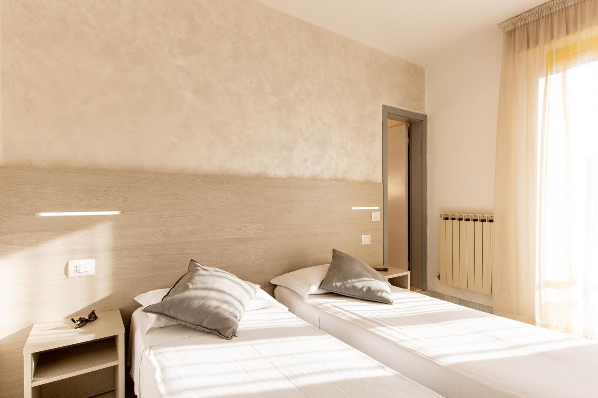 Hotel Marzia Con Piscina ริชโชเน ภายนอก รูปภาพ
