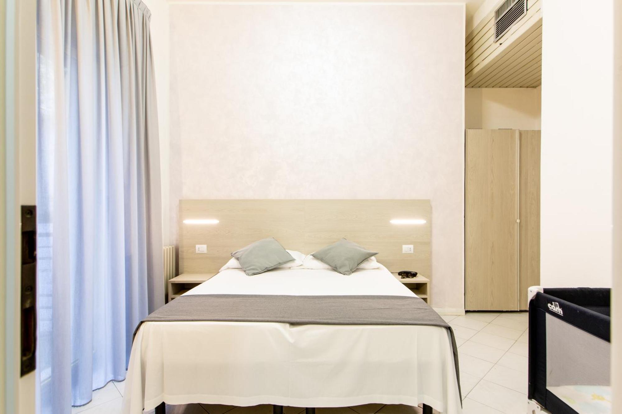 Hotel Marzia Con Piscina ริชโชเน ภายนอก รูปภาพ