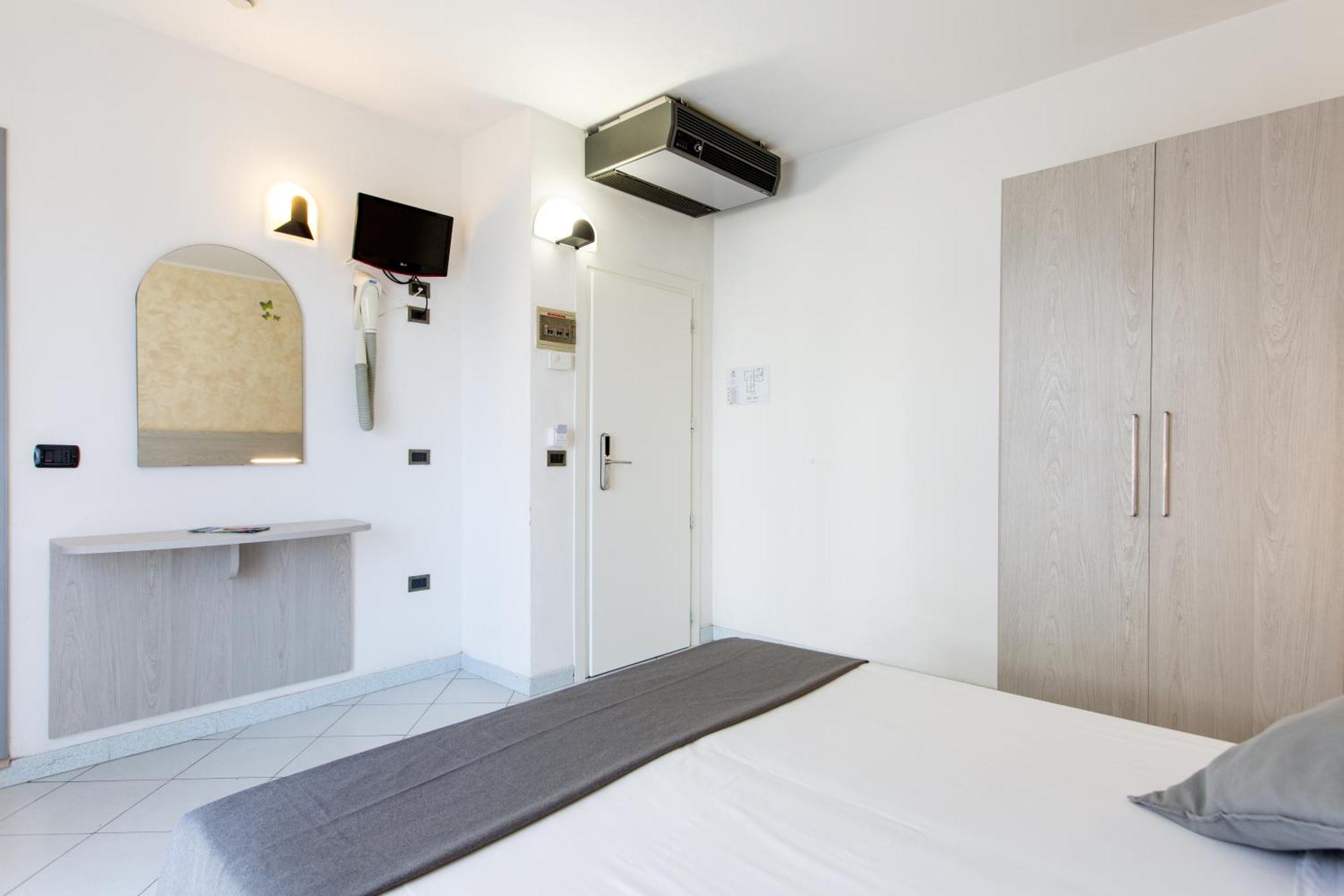 Hotel Marzia Con Piscina ริชโชเน ภายนอก รูปภาพ