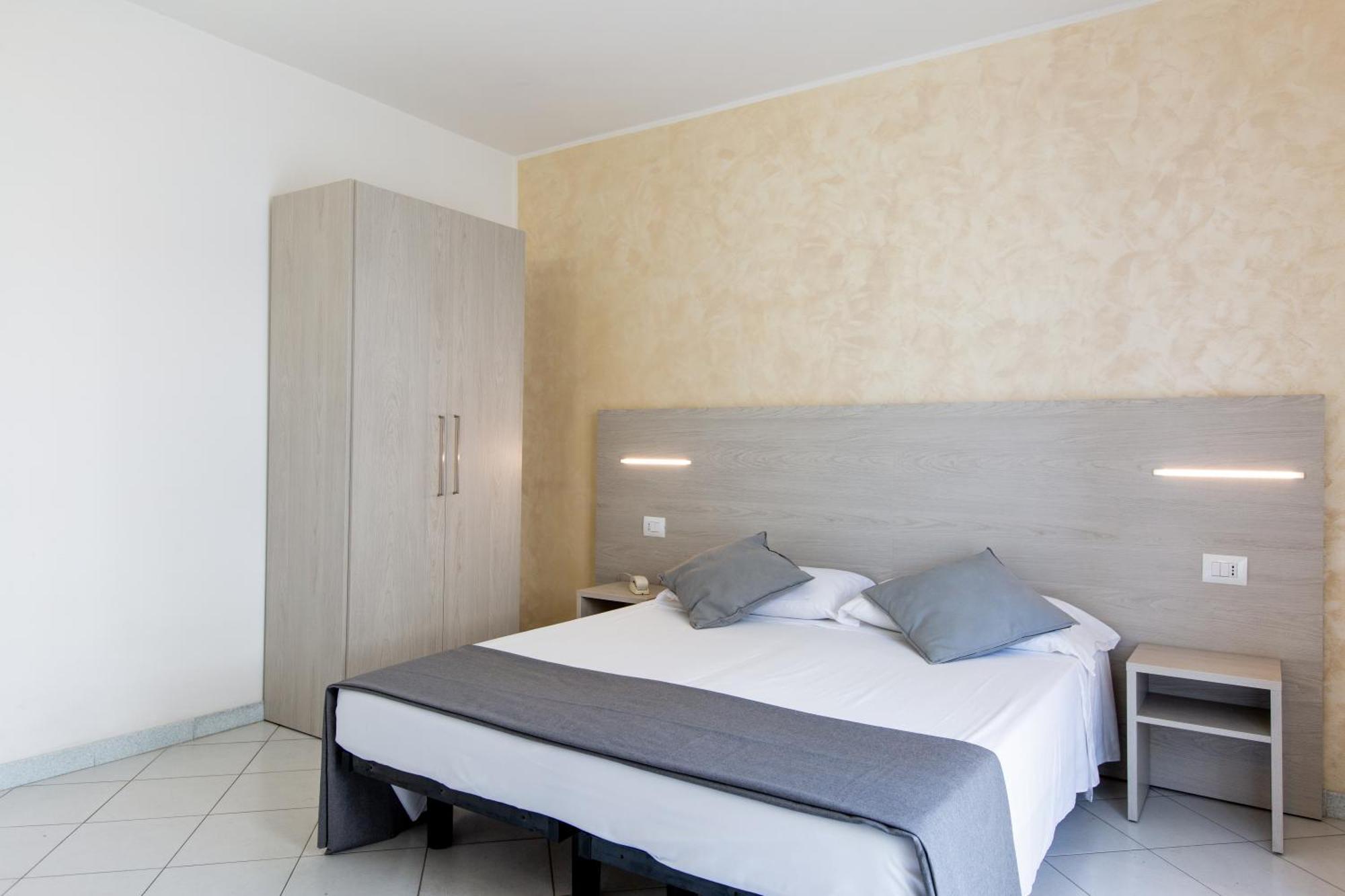 Hotel Marzia Con Piscina ริชโชเน ภายนอก รูปภาพ