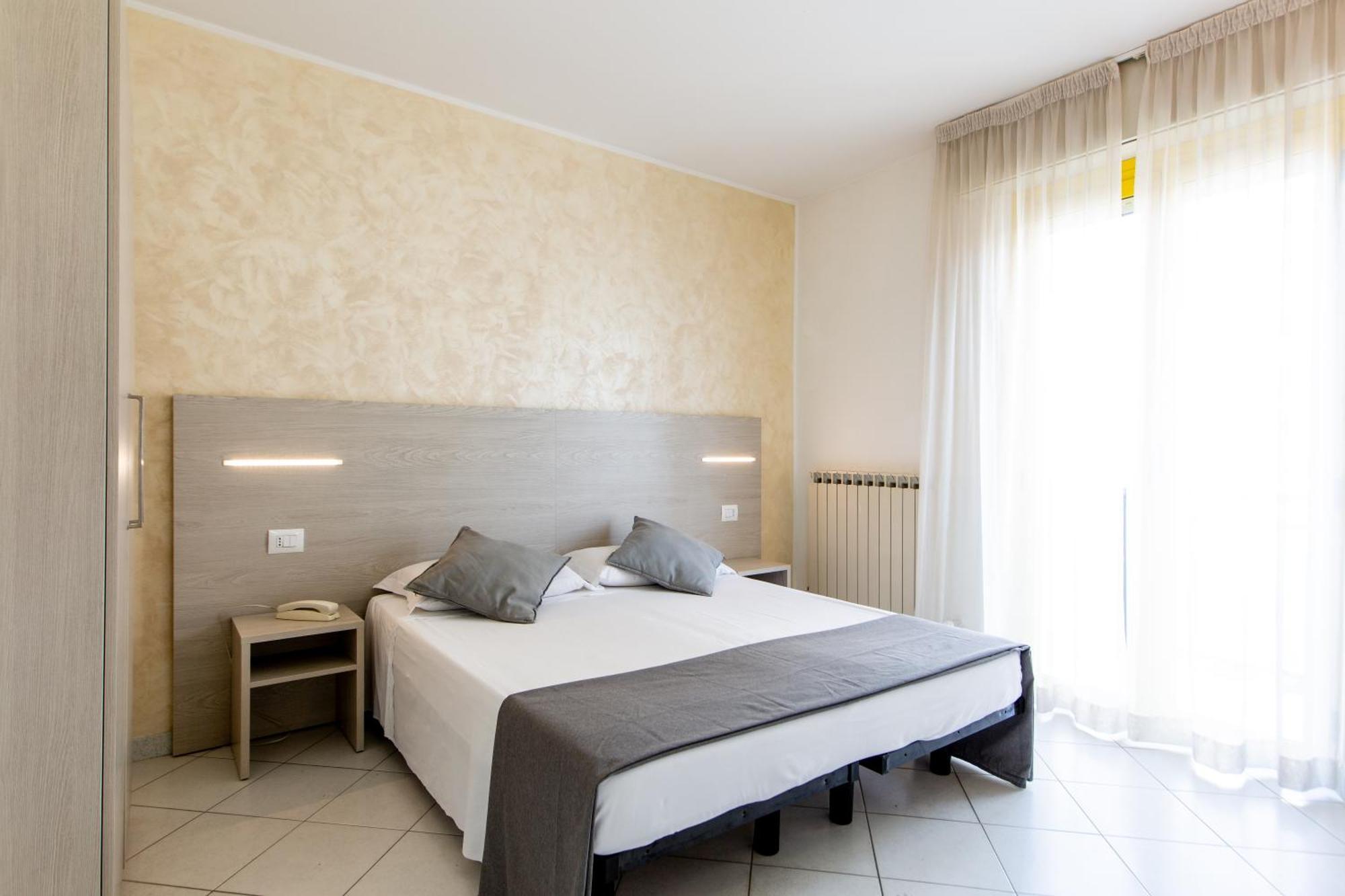 Hotel Marzia Con Piscina ริชโชเน ภายนอก รูปภาพ