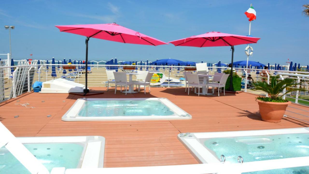 Hotel Marzia Con Piscina ริชโชเน ภายนอก รูปภาพ