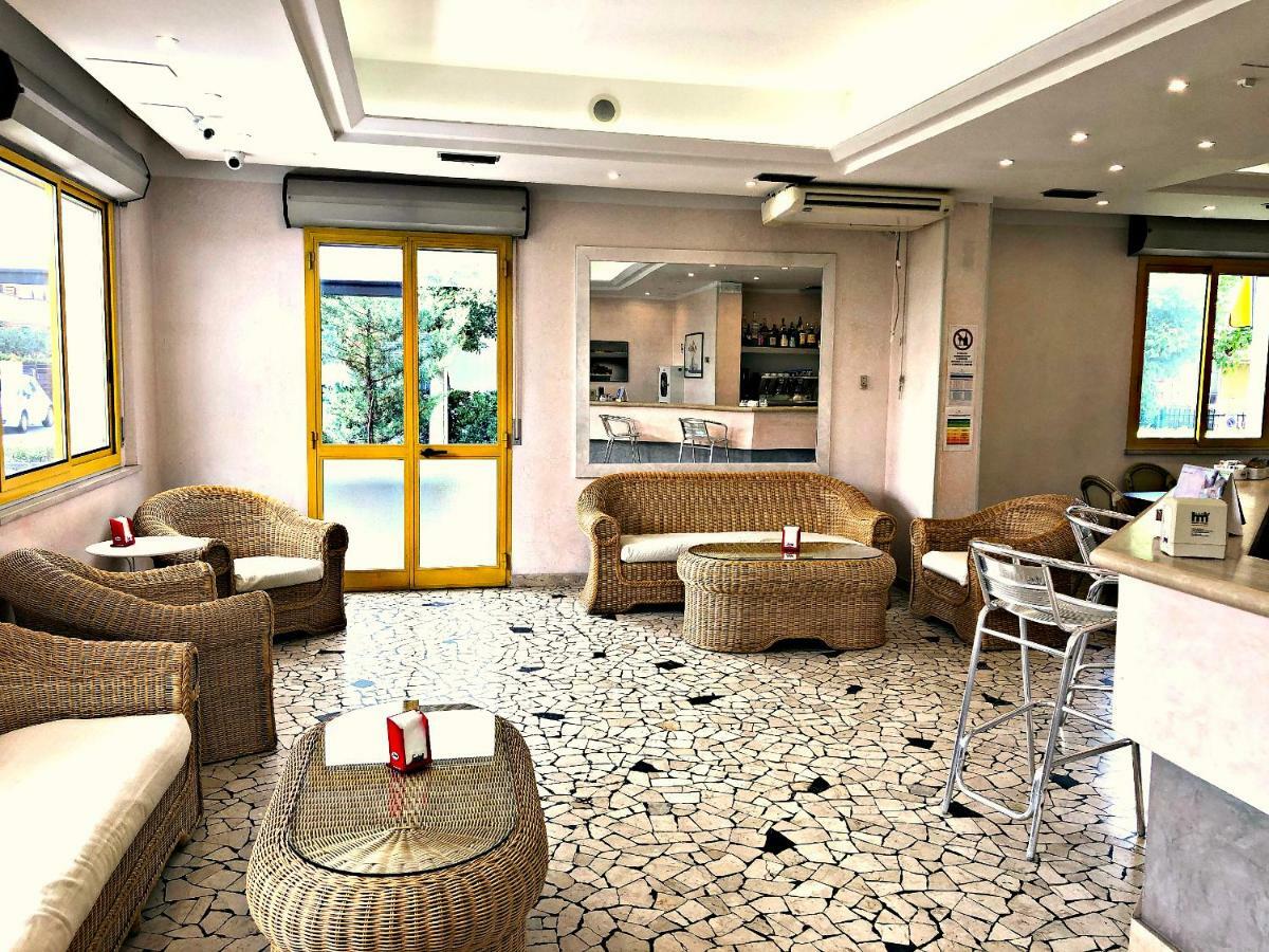 Hotel Marzia Con Piscina ริชโชเน ภายนอก รูปภาพ