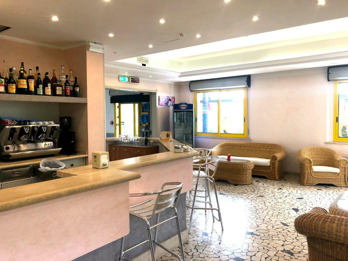 Hotel Marzia Con Piscina ริชโชเน ภายนอก รูปภาพ