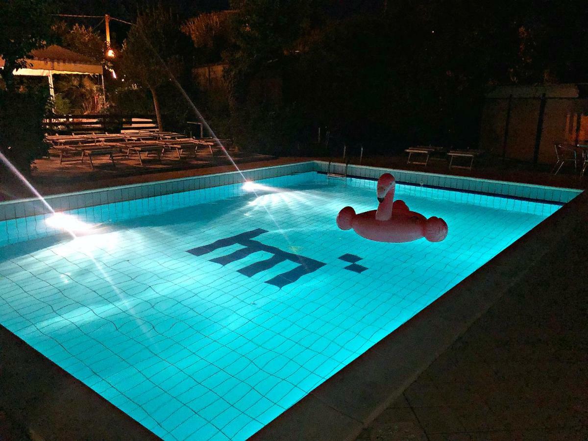 Hotel Marzia Con Piscina ริชโชเน ภายนอก รูปภาพ